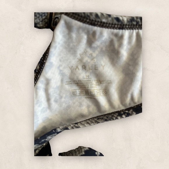 Varley Edris Snakeskin Bra - Picture 3 of 4